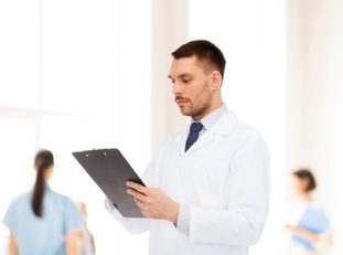 После проведения антипаразитарной терапии человек еще полгода состоит на диспансерном учете