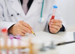 После курса лечения пациент обязательно проходит контрольную сдачу анализов