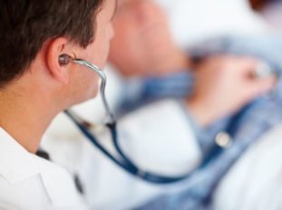 При любых побочных явлениях нужно срочно обращаться за помощью к специалистам